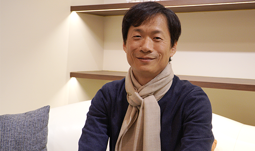 글 쓰는 전문가들 : 짝퉁과 싸우는 변리사 | 위조상품, 그 현장을 기록한 변리사